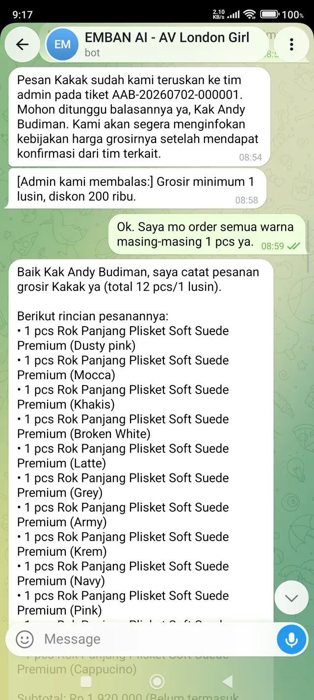 Percakapan nyata: pembeli memesan produk dan Admin Toko AI mencatat pesanannya